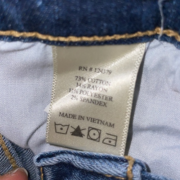 Sneak Peek Jeans - Picture 5 of 5